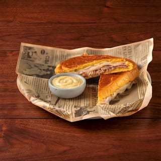MEDIA NOCHE SANDWICH